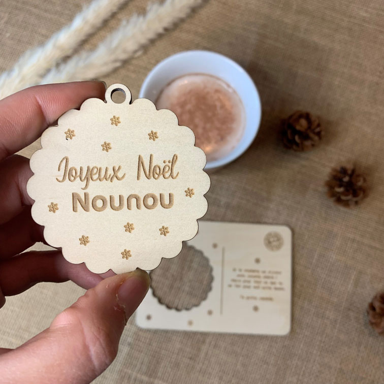 Boule de Noël en Bois Nounou
