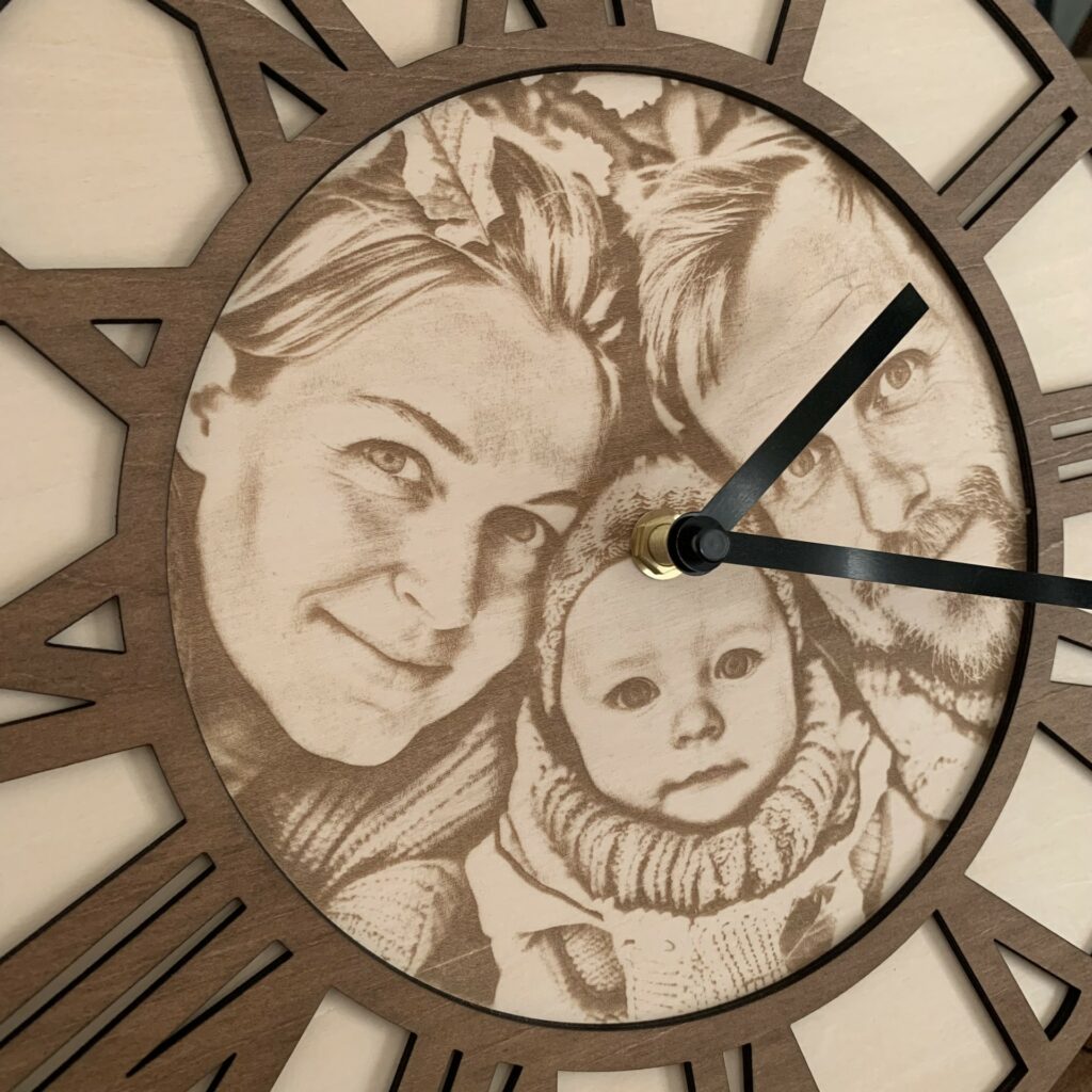 horloge-en-bois-personnalise-avec-photo-epis-de-bois