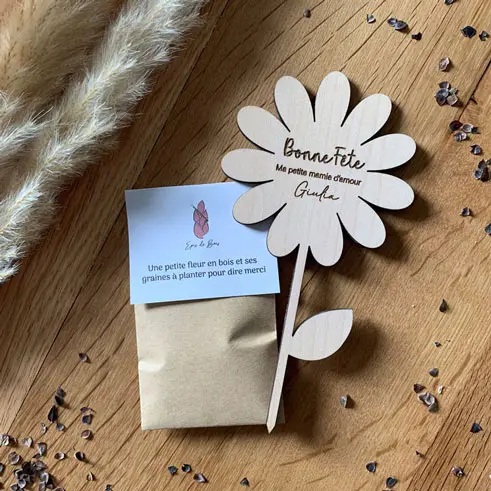 fleur-en-bois-avec-graines-a-planter-message-personnalise-collection-bois-epis-de-bois-idee-cadeau-personnalisé
