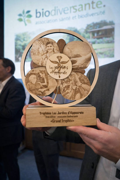 trophee-personnalisé-en-bois