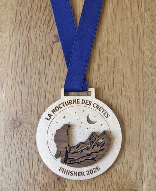 medailles-personnalisables-en-bois-gravee-collage-3d