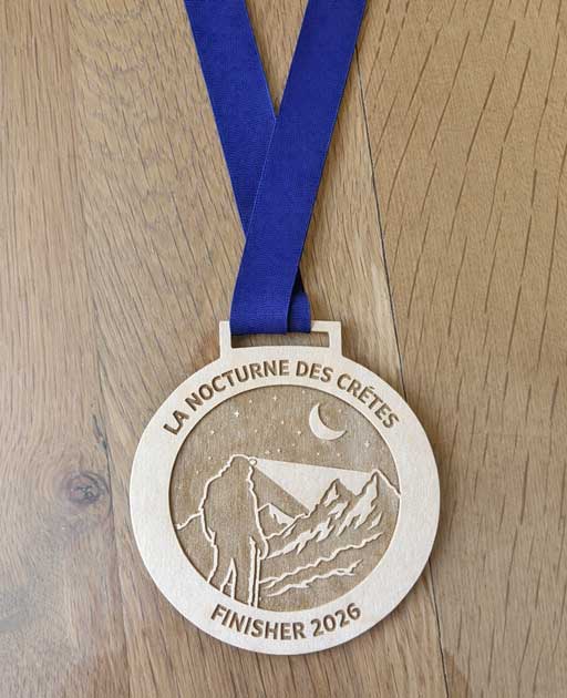 medailles-personnalisables-en-bois-gravee