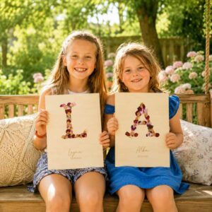 Comment occuper ses enfants cet été : créez une jolie initiale avec des fleurs